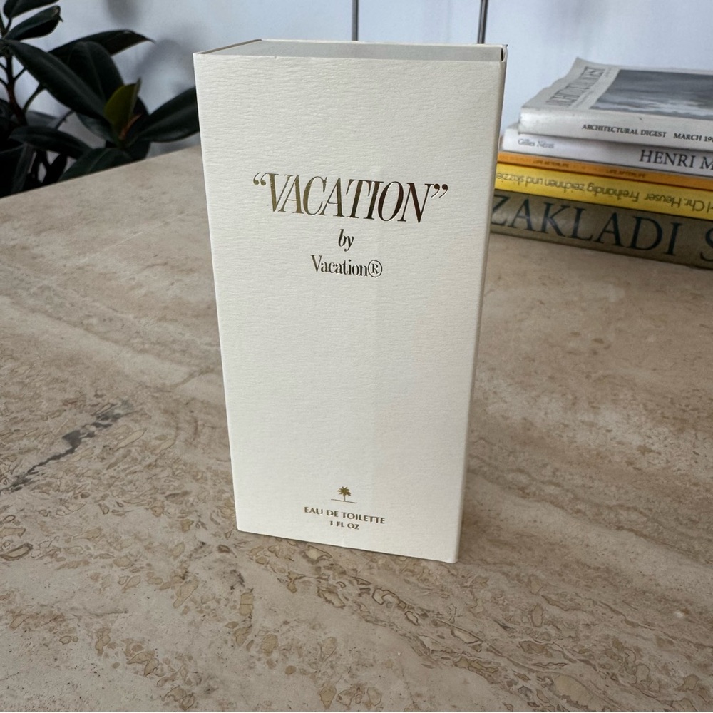 Vacation Eau de Toilette with Gold Label - Picture 5 of 6